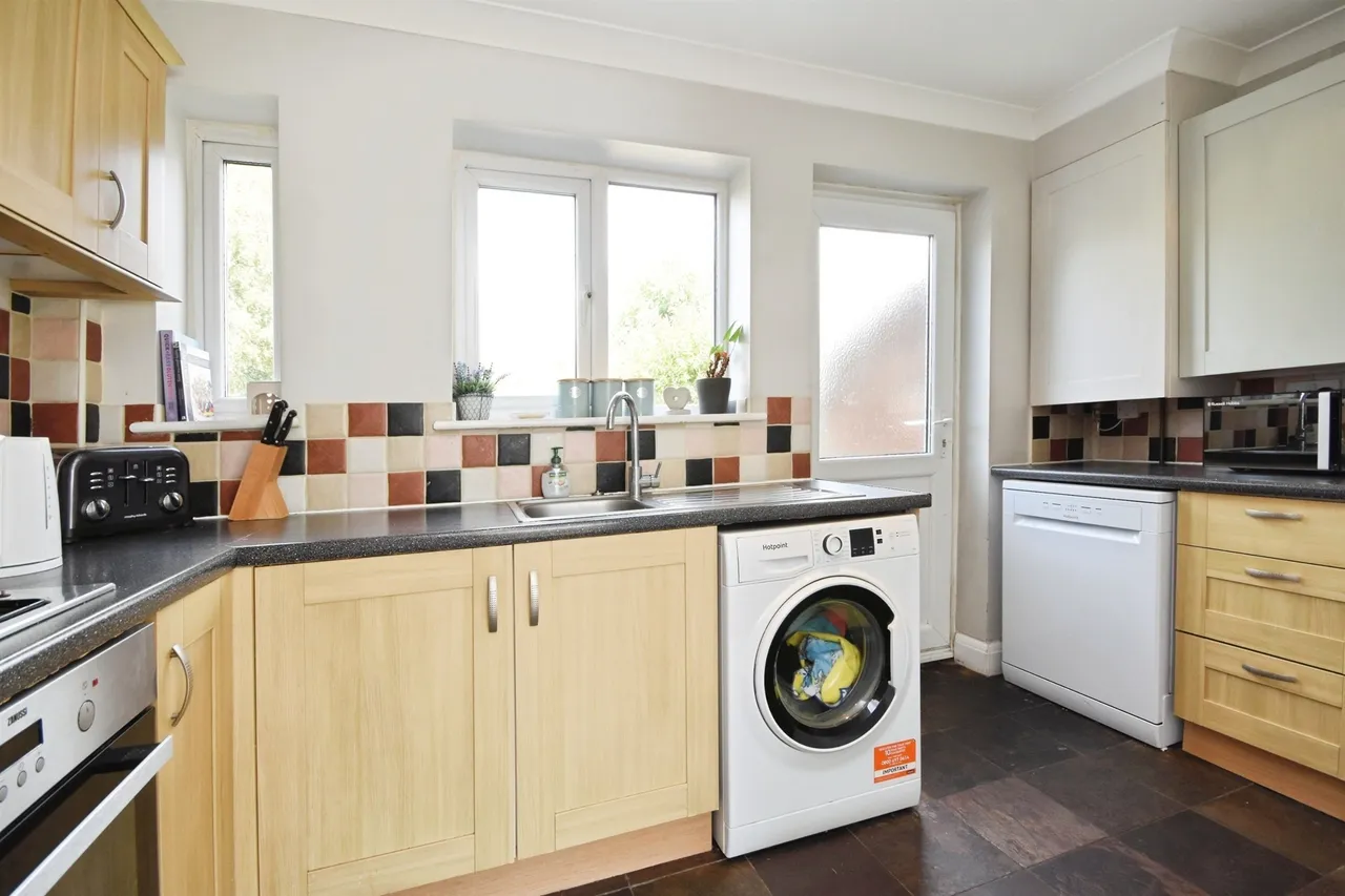 Carisbrook Road, Pilgrims Hatch, CM15, photo 6