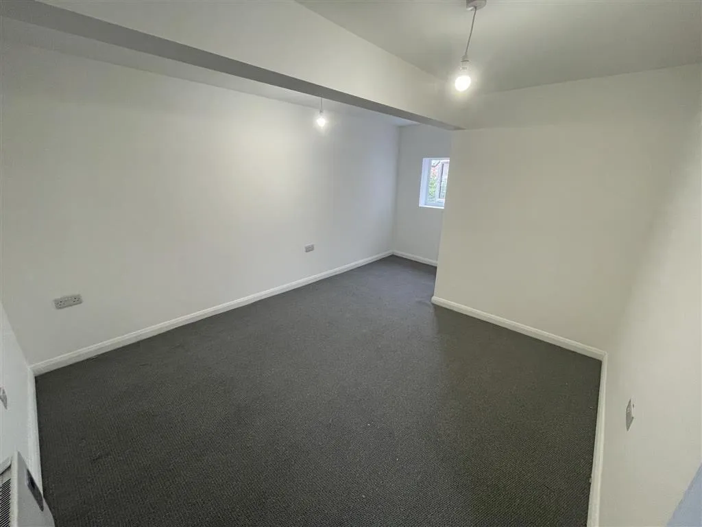Victoria Street, Burton, DE14, photo 5