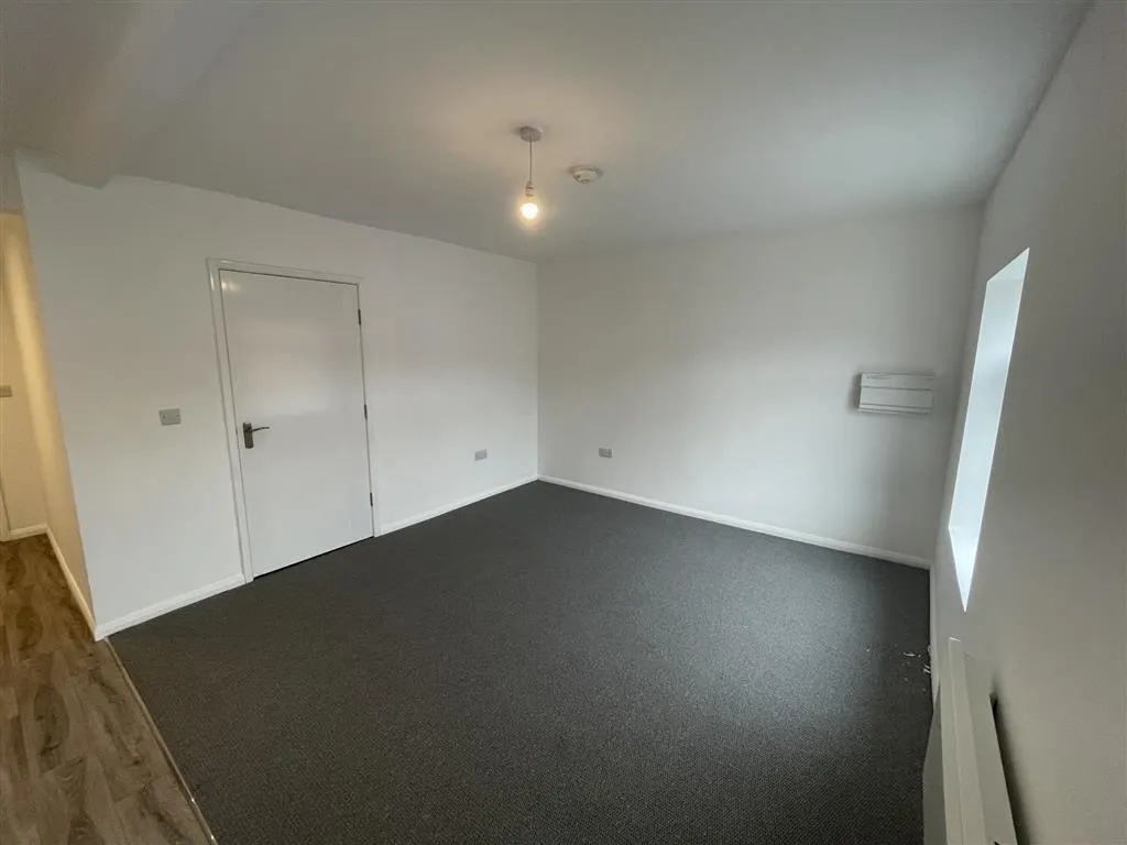 Victoria Street, Burton, DE14, photo 3