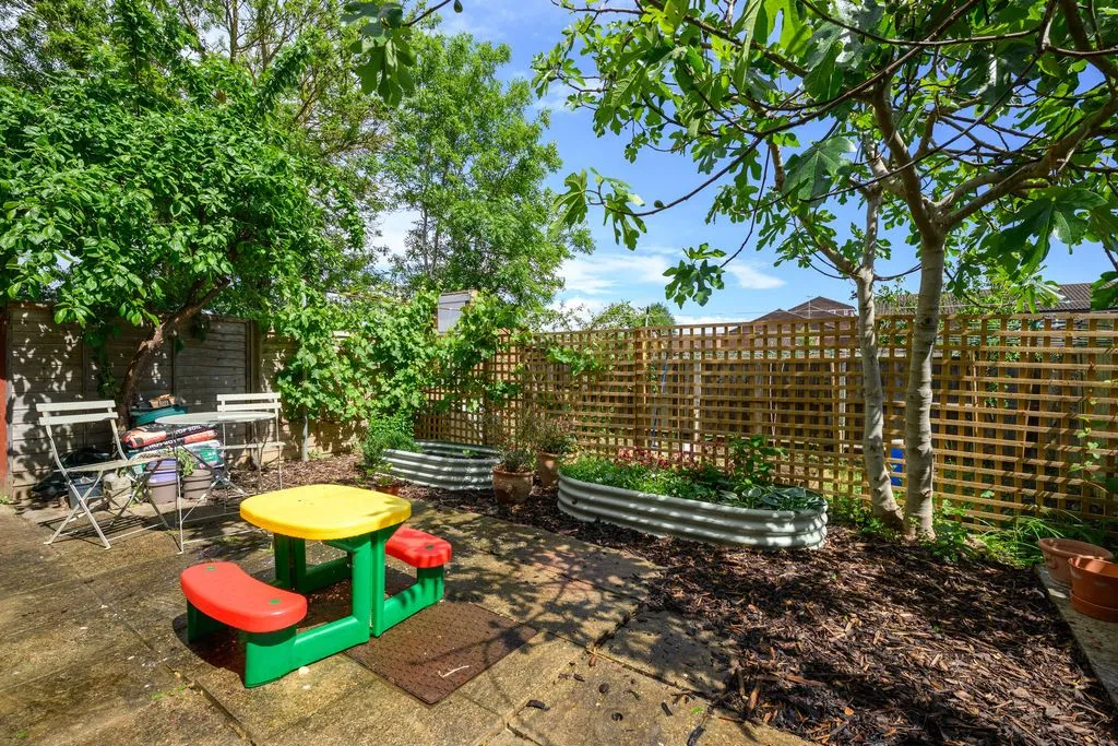 Rodney Road, Walton-On-Thames KT12 3NF, photo 17