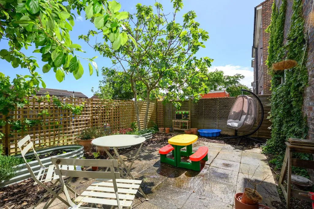 Rodney Road, Walton-On-Thames KT12 3NF, photo 2