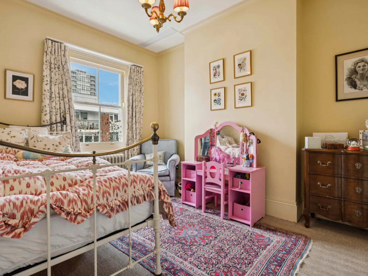 Petworth Street, london, SW11, photo 11