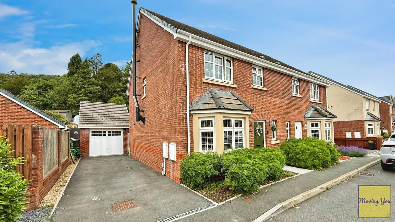 3 bed house for sale — Sycamore Lane, Pontardawe, Swansea, SA8 4LL