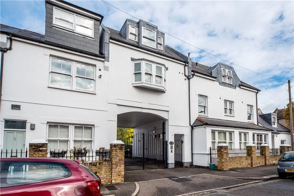 2 bed flat for sale, Copper Mews, London, W4