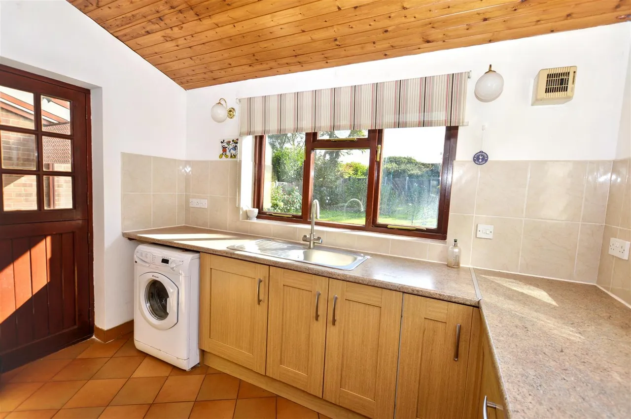 Church Road, West Beckham, NR25, photo 9