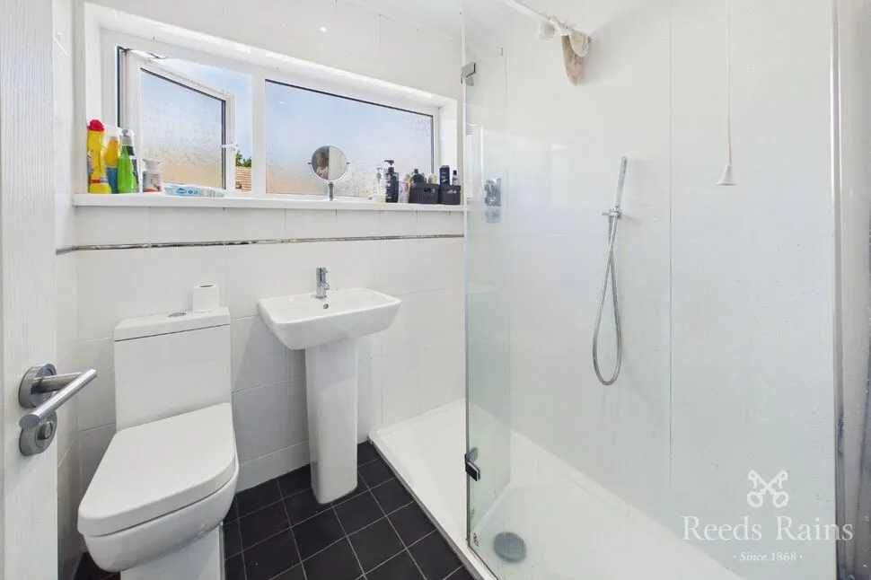 Lingwell Gate Crescent, Wakefield, West Yorkshire, WF1, photo 8