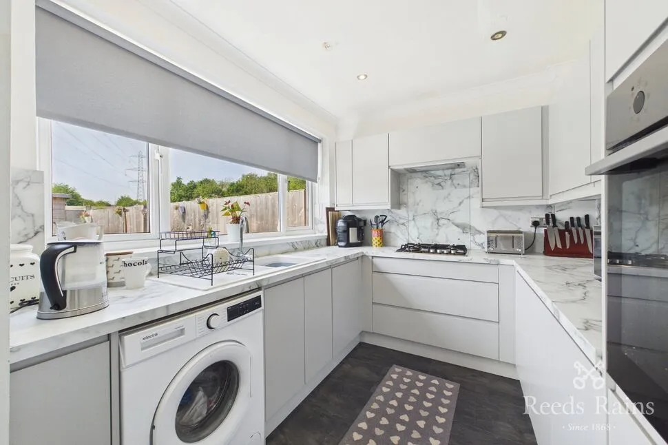 Lingwell Gate Crescent, Wakefield, West Yorkshire, WF1, photo 3