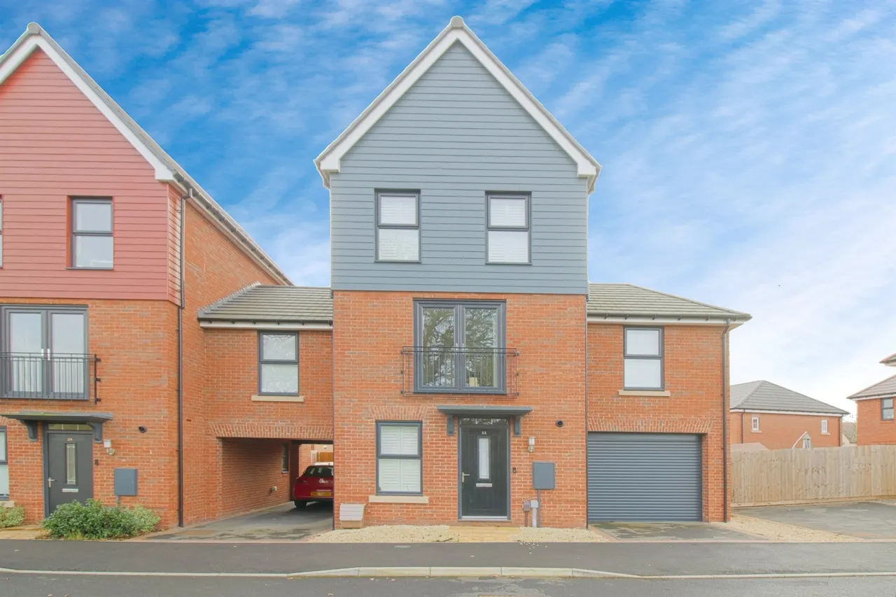 3 bed house for sale — Nairn Way, Lubbesthorpe, Leicester