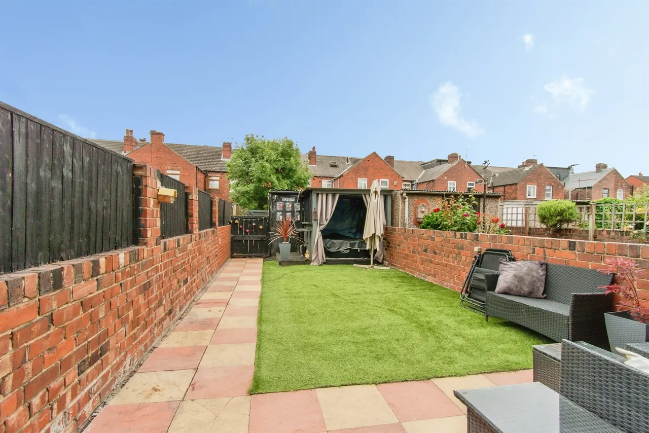 Lower Cambridge Street, CASTLEFORD, photo 4