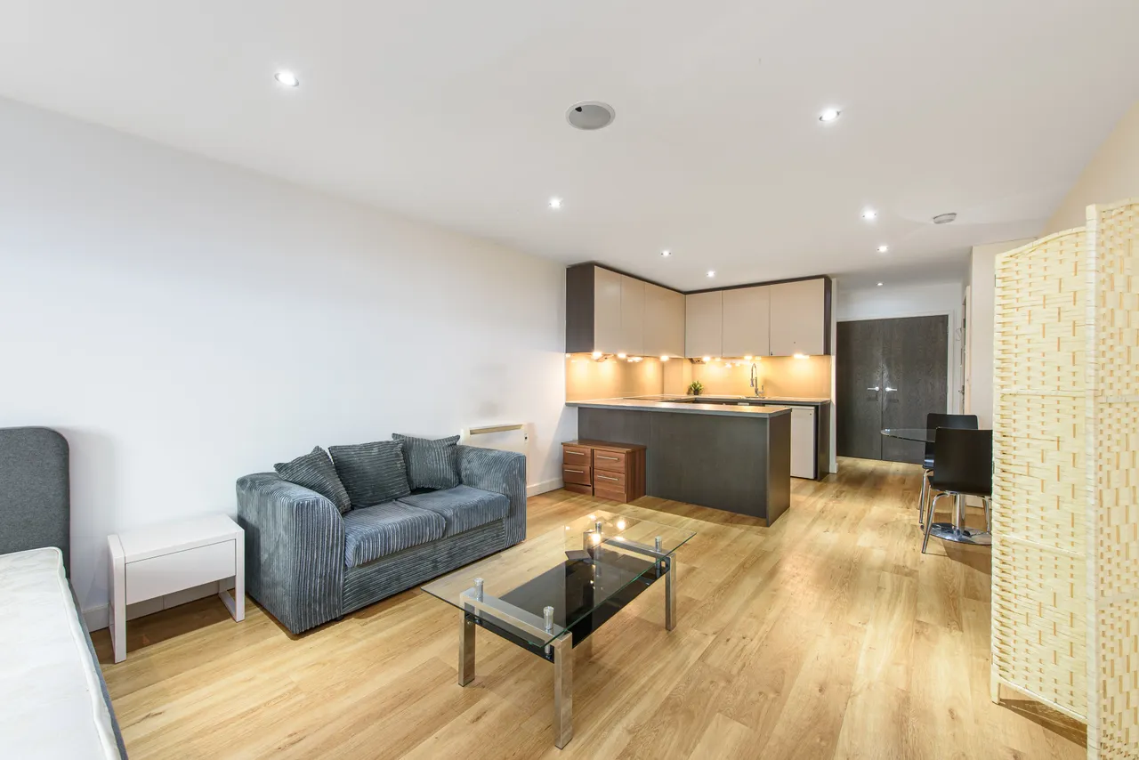 2 Emerald House, 2 Commander Avenue, London, photo 3