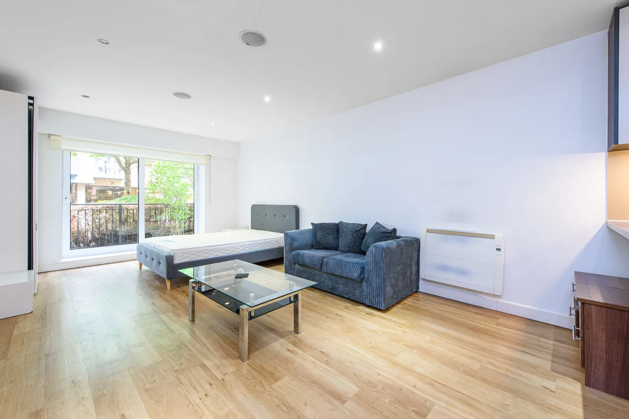 2 Emerald House, 2 Commander Avenue, London, photo 4