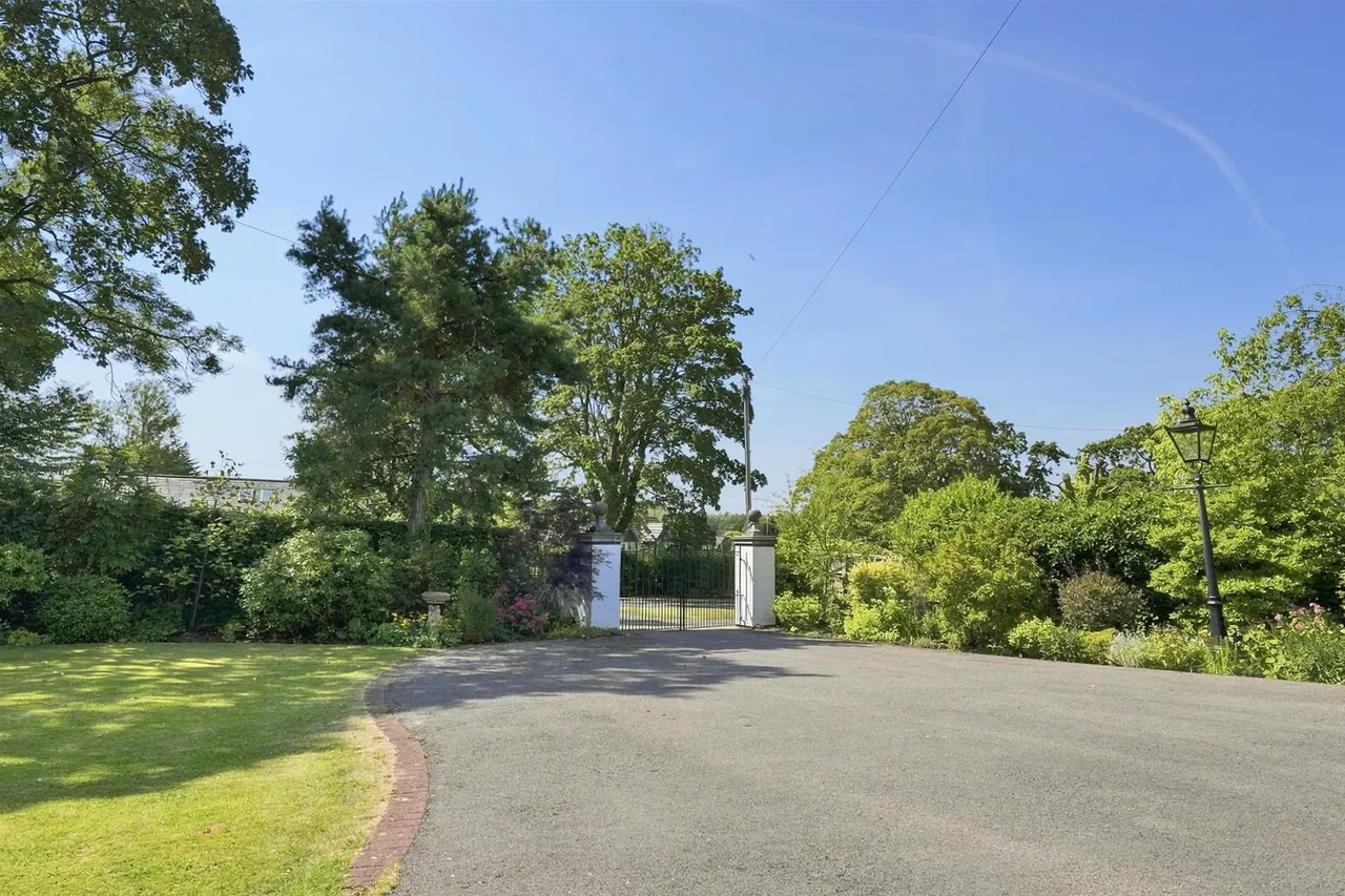 Butley Lanes, Prestbury, photo 17