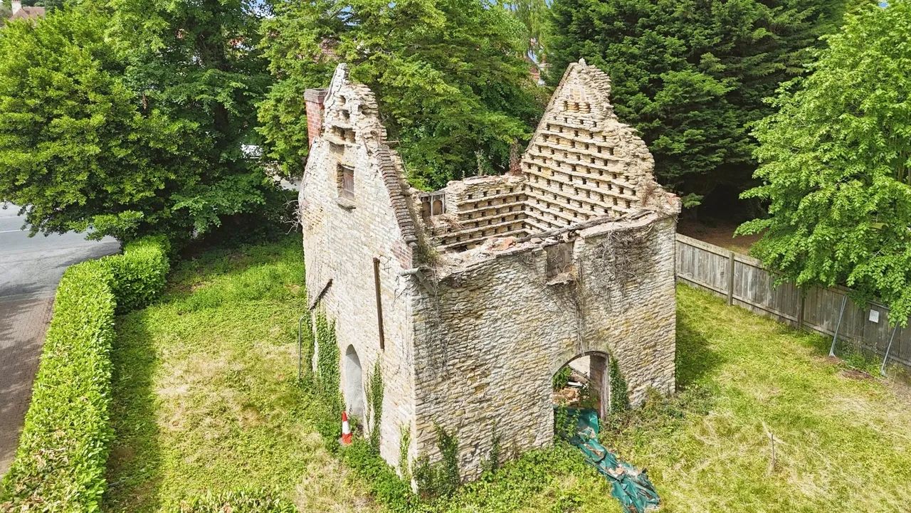 barn conversion for sale, Main Street, Elloughton, HU15