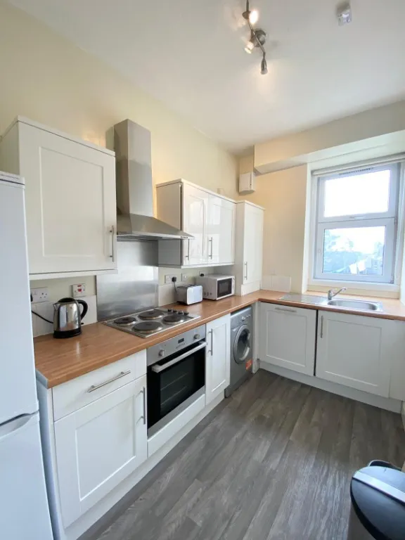 2 bed flat to rent, Arbroath Road, Baxter Park, DD4