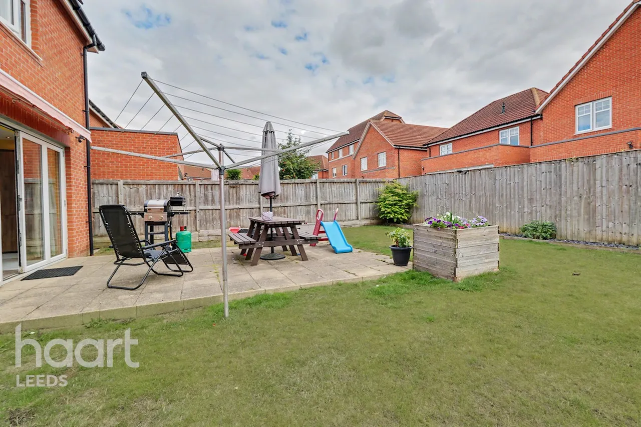 Gascoigne Close, Pontefract, WF8, photo 18
