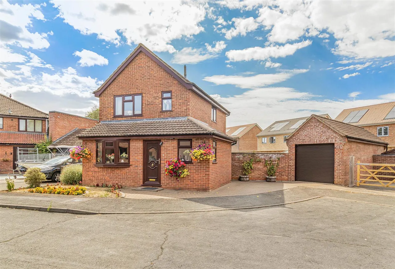 3 bed house for sale, Weston Way, Newmarket, CB8