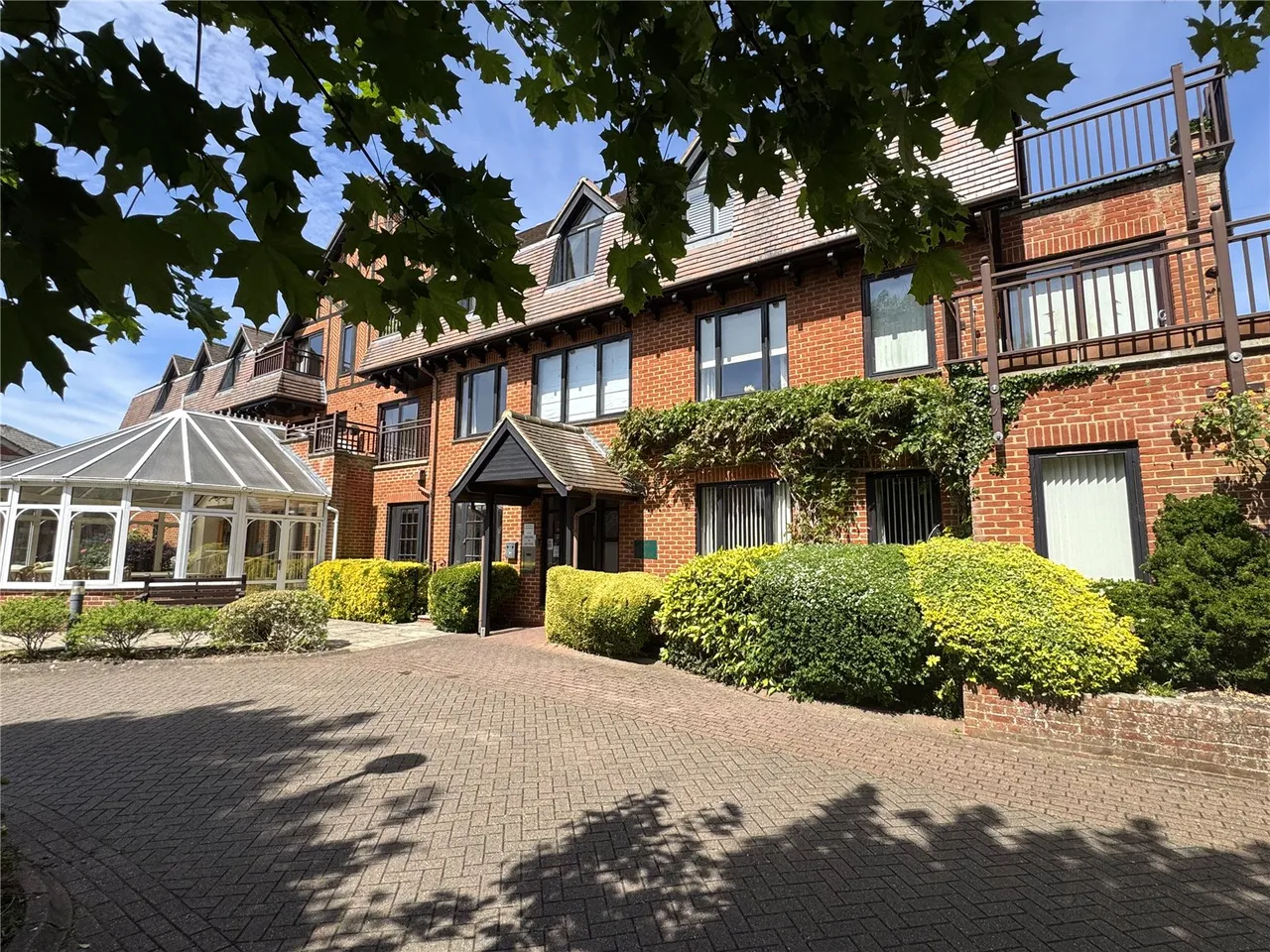 2 bed flat for sale — Hartford Court, Hartley Wintney, Hampshire, RG27 8PQ