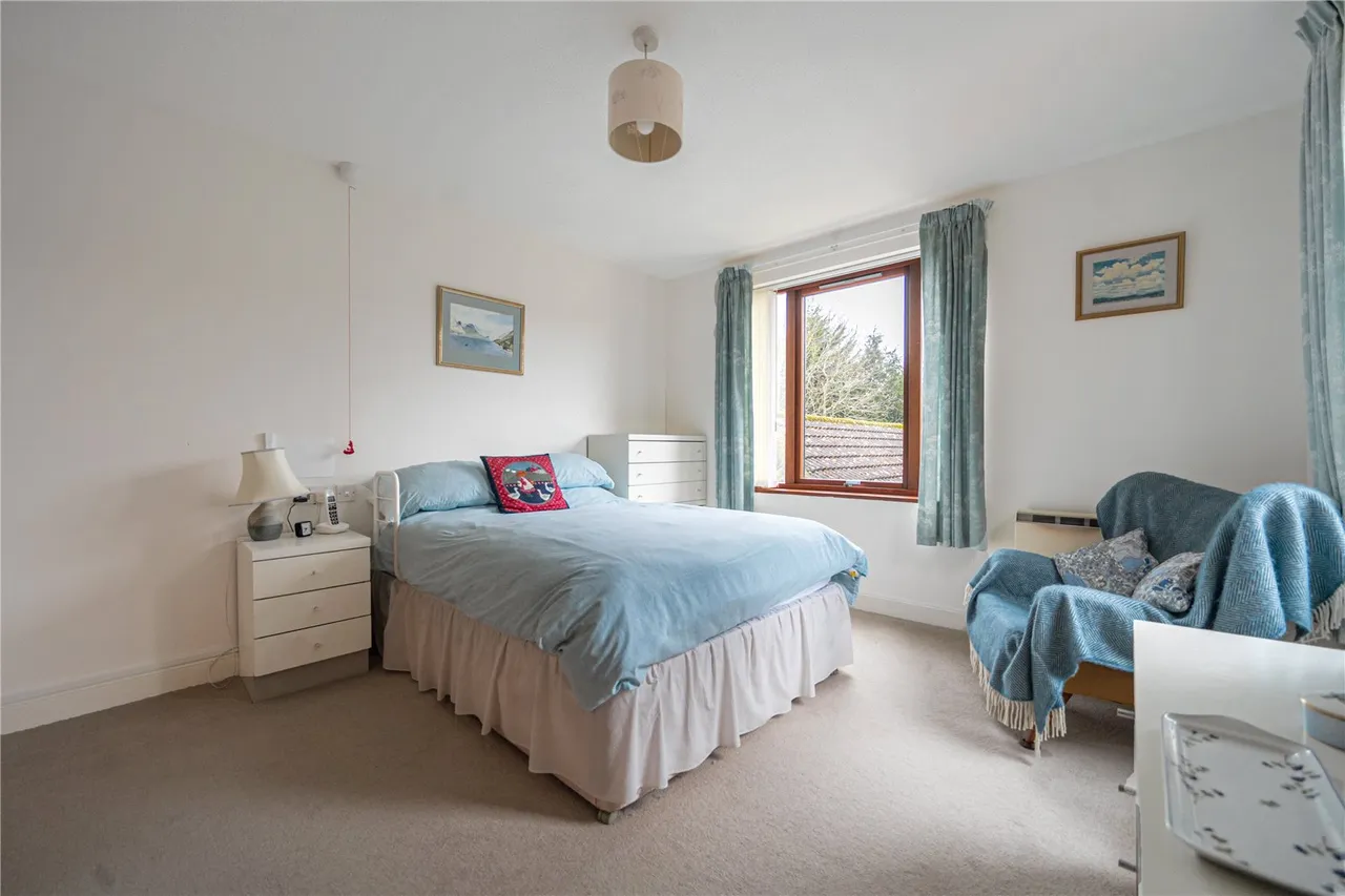Hartford Court, Hartley Wintney, Hampshire, RG27 8PQ, photo 10