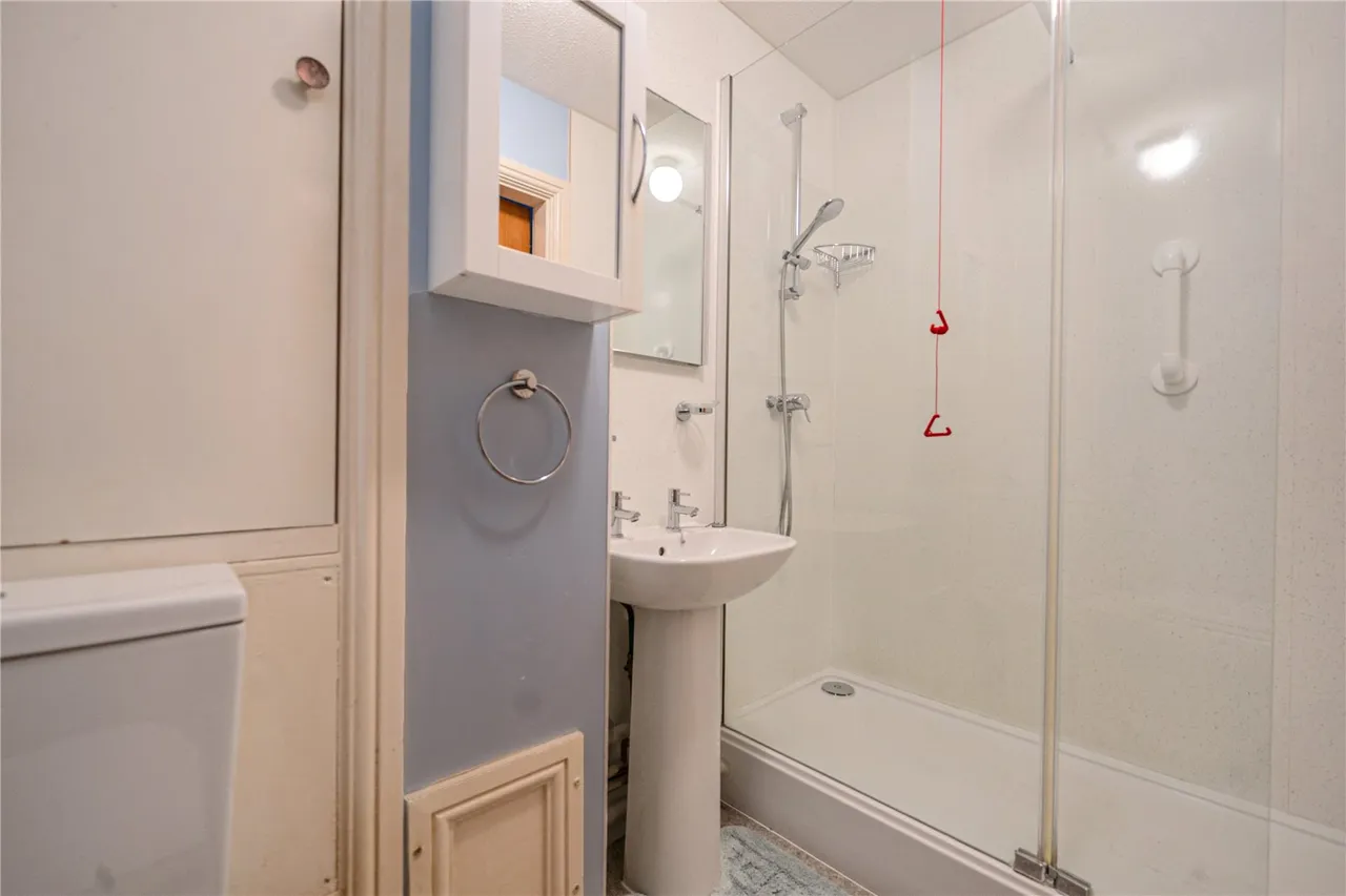 Hartford Court, Hartley Wintney, Hampshire, RG27 8PQ, photo 14