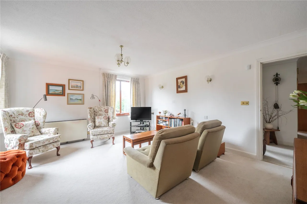 Hartford Court, Hartley Wintney, Hampshire, RG27 8PQ, photo 4