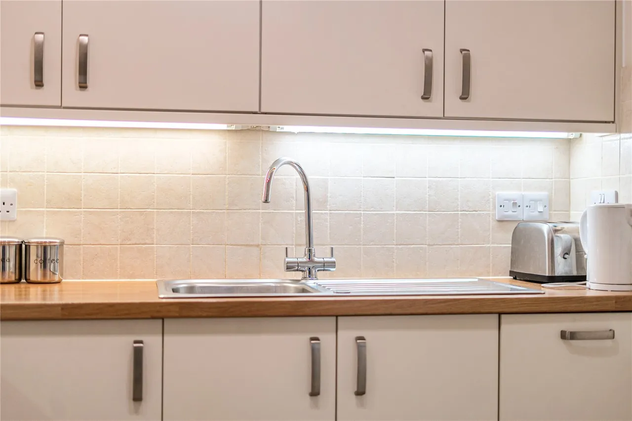 Hartford Court, Hartley Wintney, Hampshire, RG27 8PQ, photo 9