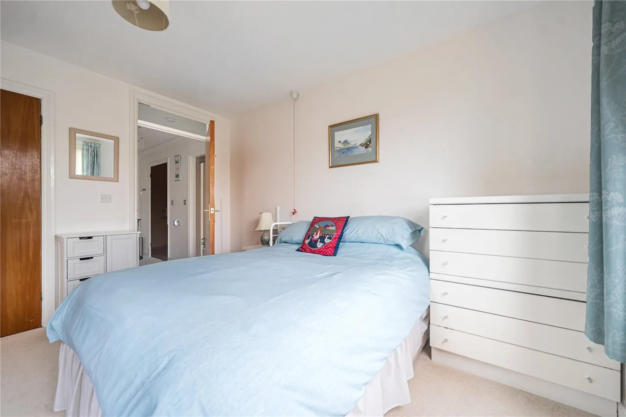 Hartford Court, Hartley Wintney, Hampshire, RG27 8PQ, photo 11