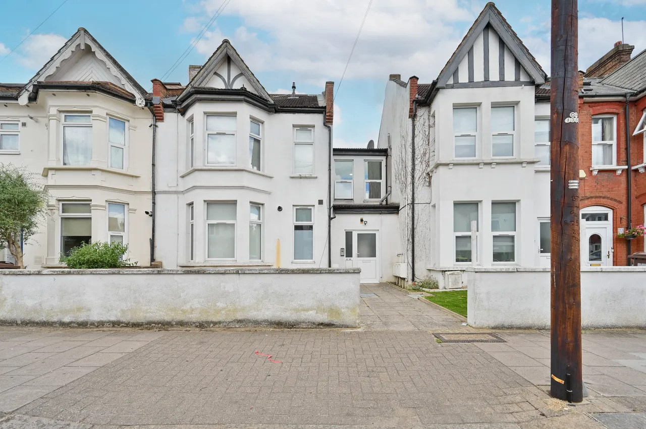 Flat 2, 92 Welldon Crescent, Harrow, photo 4
