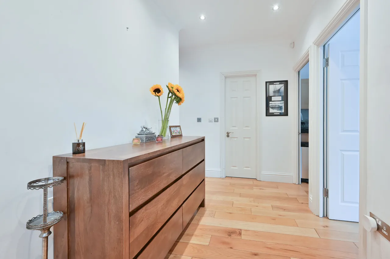 Flat 2, 92 Welldon Crescent, Harrow, photo 5