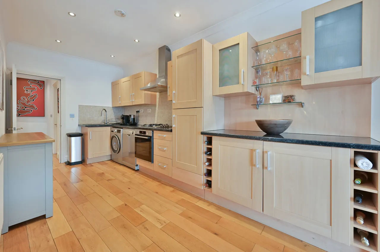 Flat 2, 92 Welldon Crescent, Harrow, photo 6