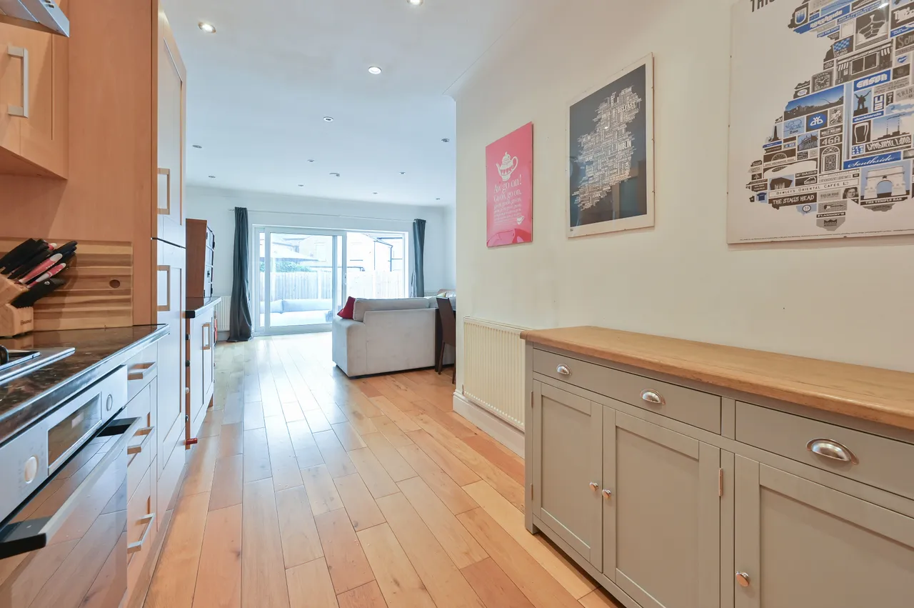 Flat 2, 92 Welldon Crescent, Harrow, photo 7