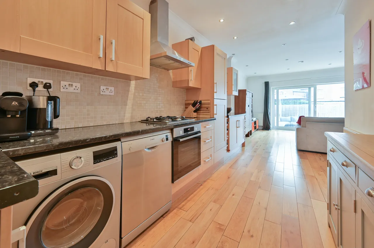 Flat 2, 92 Welldon Crescent, Harrow, photo 8