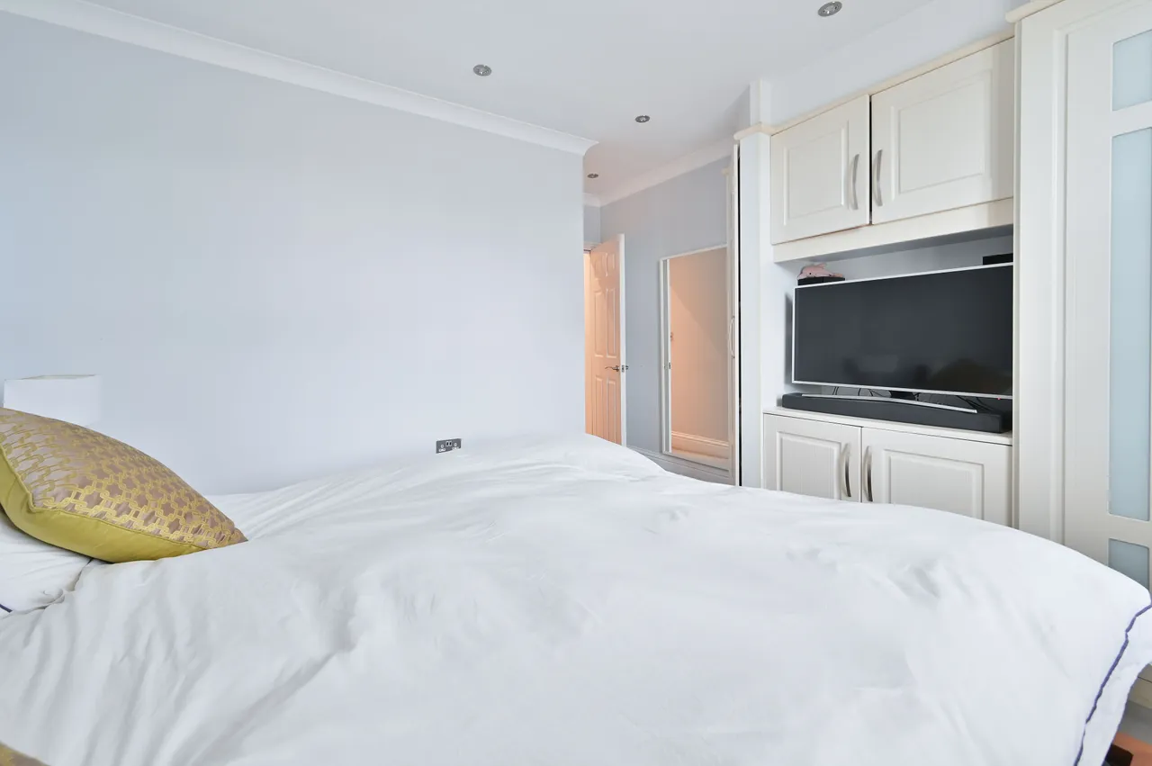 Flat 2, 92 Welldon Crescent, Harrow, photo 11