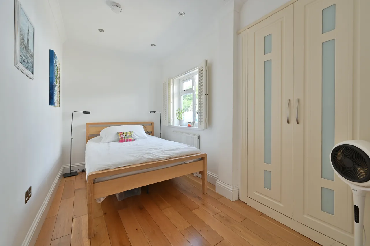 Flat 2, 92 Welldon Crescent, Harrow, photo 10