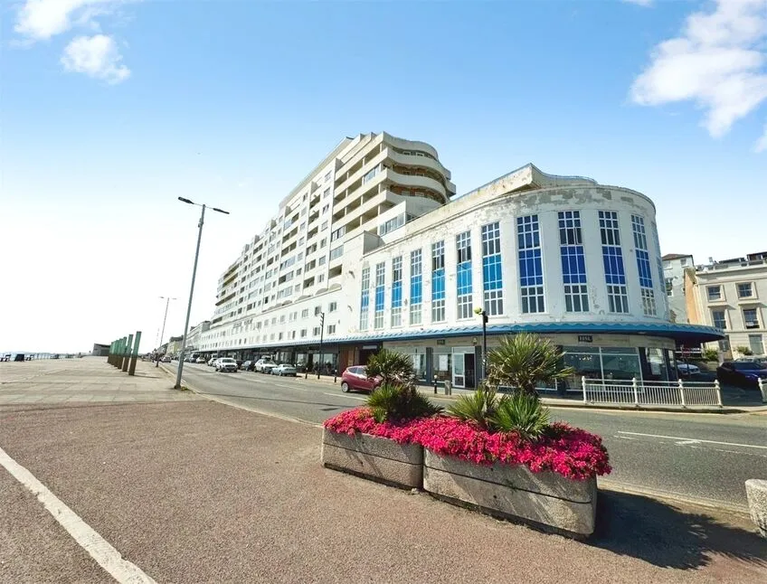 1 bed flat for sale — Marine Court, St. Leonards-on-Sea, East Sussex, TN38