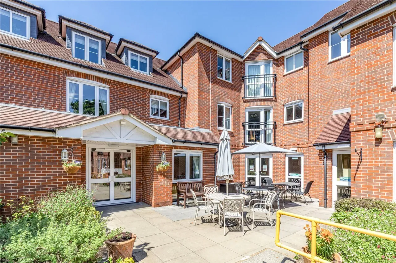 Oyster Lane, Byfleet, West Byfleet, S..., photo 12