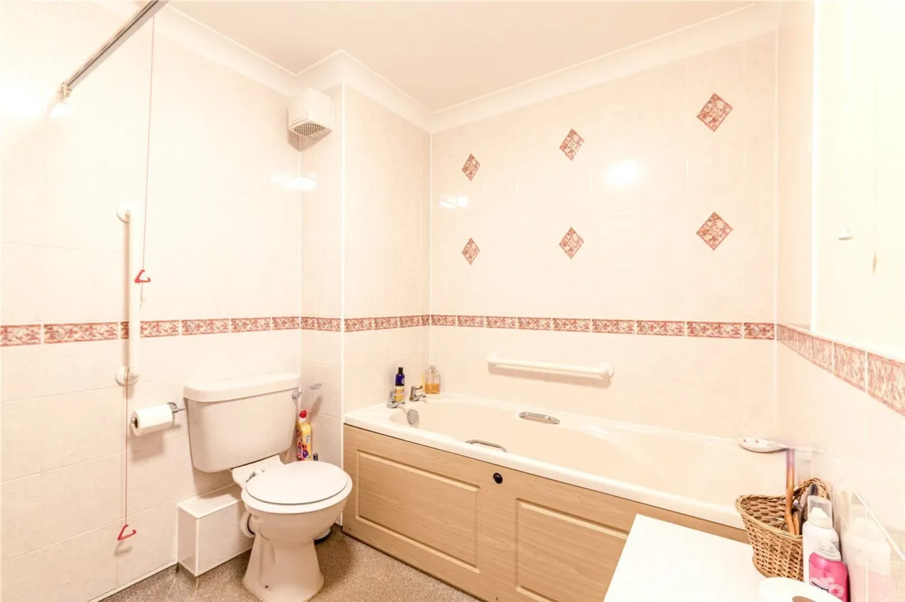 Oyster Lane, Byfleet, West Byfleet, S..., photo 9