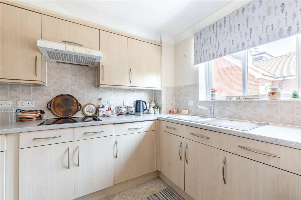 Oyster Lane, Byfleet, West Byfleet, S..., photo 4