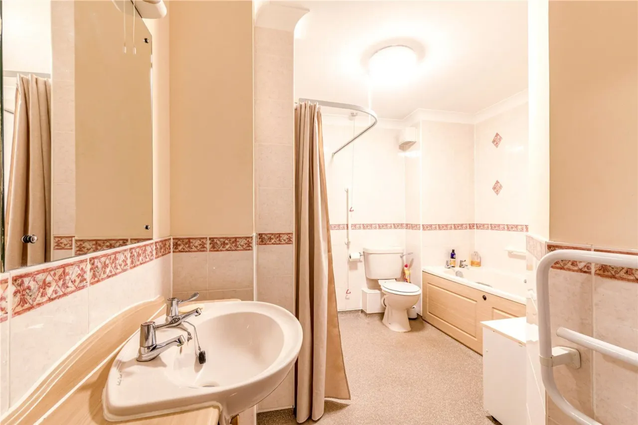 Oyster Lane, Byfleet, West Byfleet, S..., photo 8