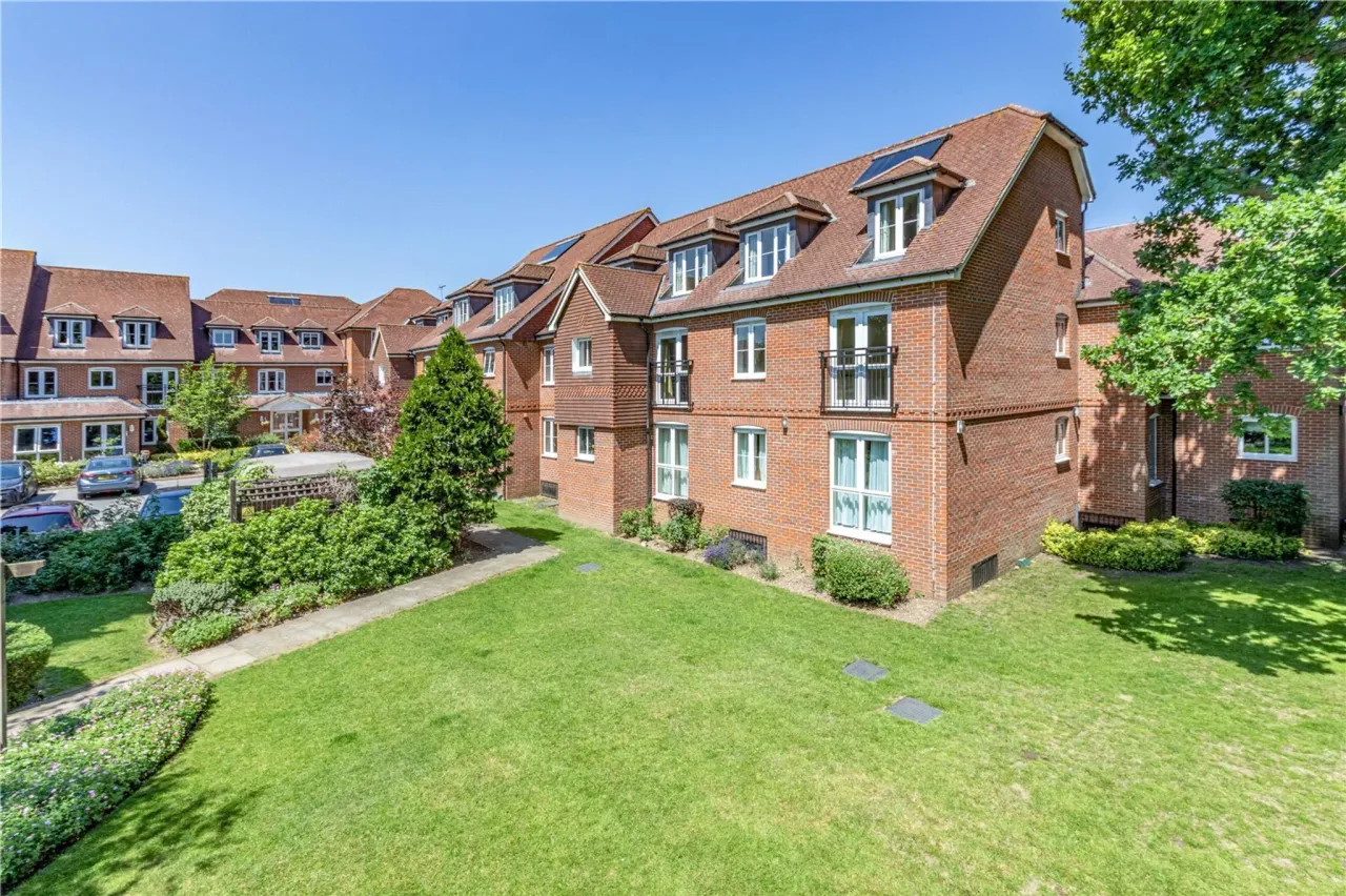 1 bed property for sale — Oyster Lane, Byfleet, West Byfleet, S...