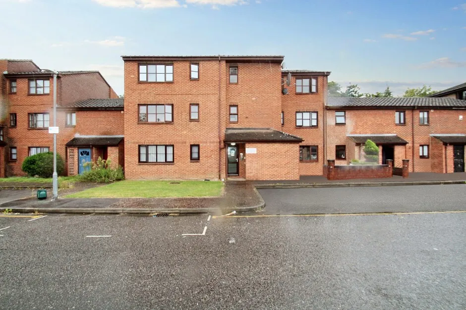 1 bed flat for sale, Verona Close, Uxbridge, UB8