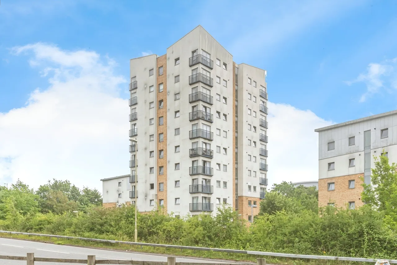 2 bed flat for sale, Priestley Road, Basingstoke, RG24
