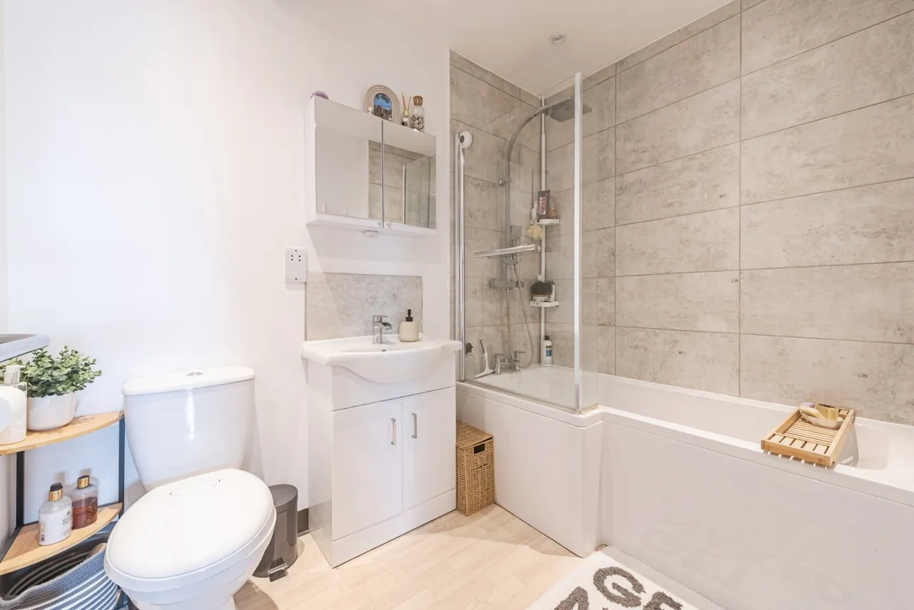 Priestley Road, Basingstoke, RG24, photo 4