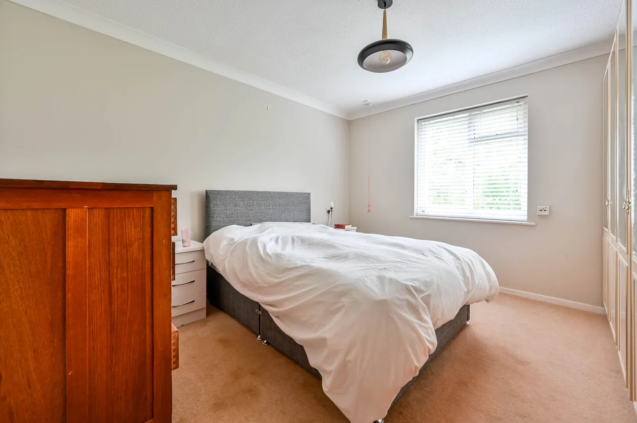 28 Francis Court, Worplesdon Road, Guildford, photo 5