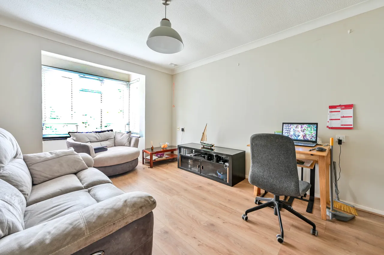 28 Francis Court, Worplesdon Road, Guildford, photo 3
