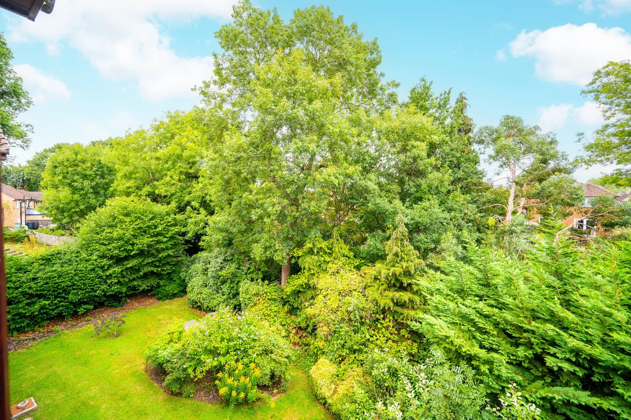 28 Francis Court, Worplesdon Road, Guildford, photo 7