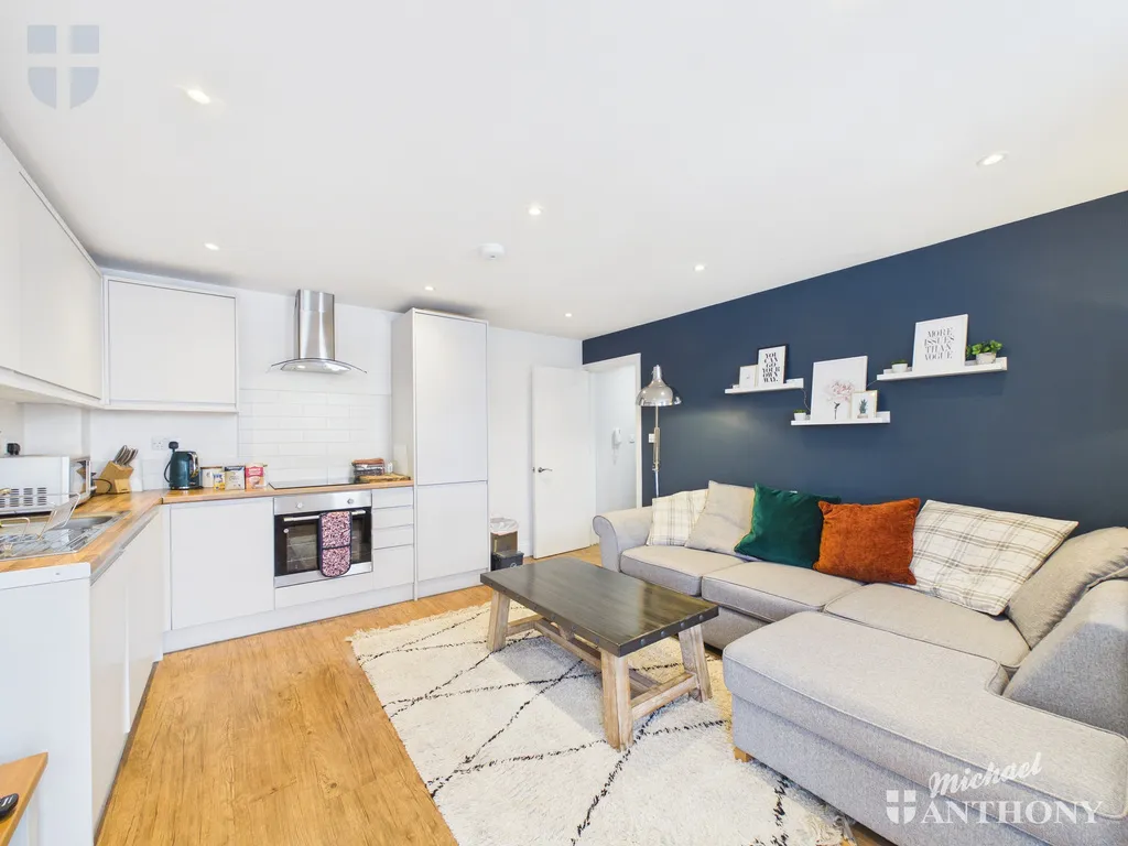 , 70 Walton Street, Aylesbury, HP21 7QP, photo 2