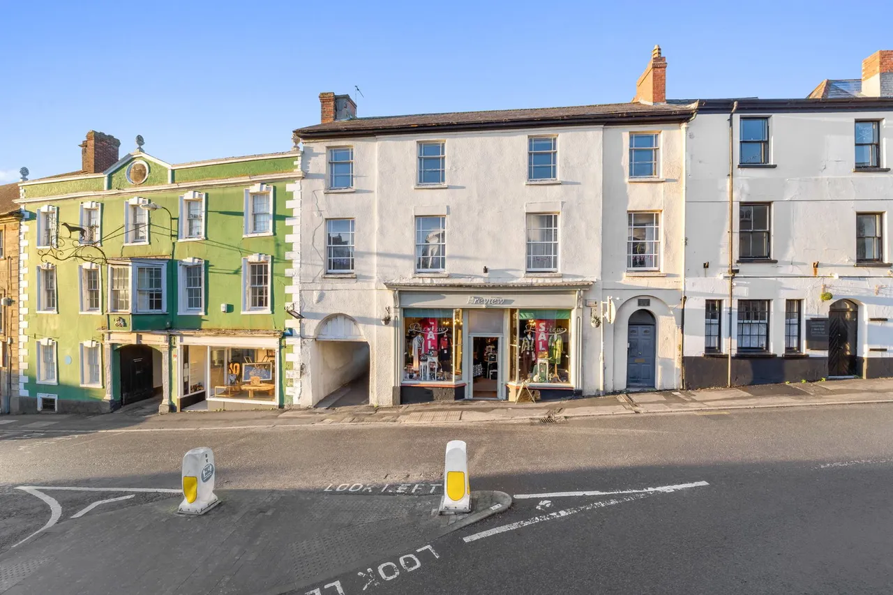 workshop & retail space for sale, Market Place, Wincanton, BA9