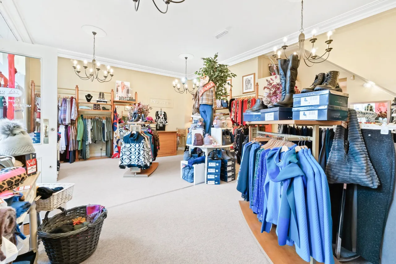 Market Place, Wincanton, BA9, photo 4