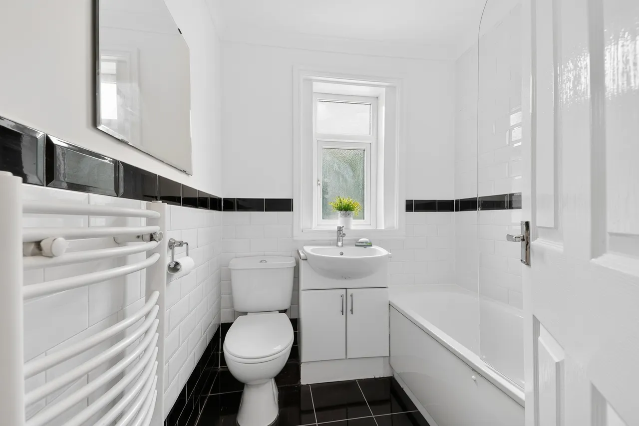 Alyth Crescent, Clarkston, Glasgow, East Renfrewshire, G76, photo 7