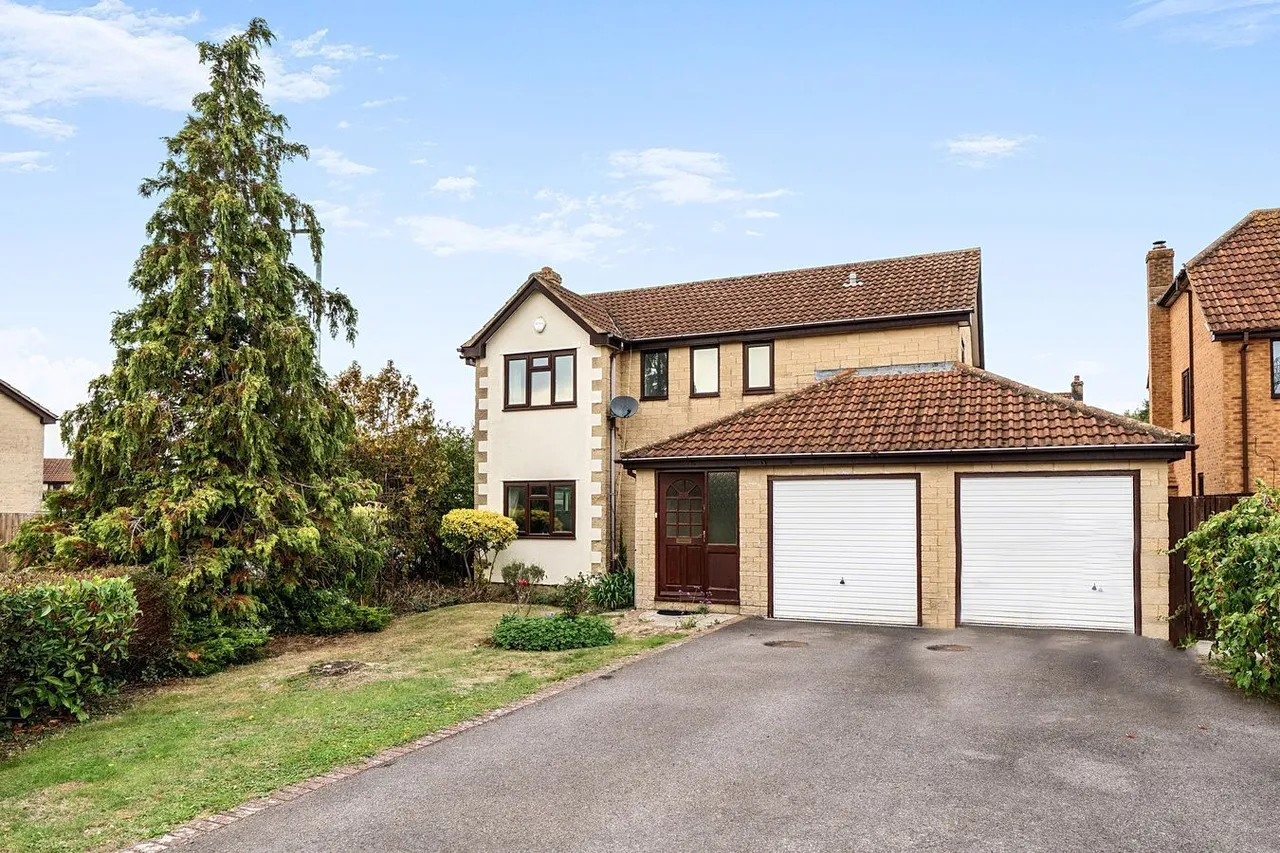 4 bed house for sale, Brunel Way, Frome, BA11
